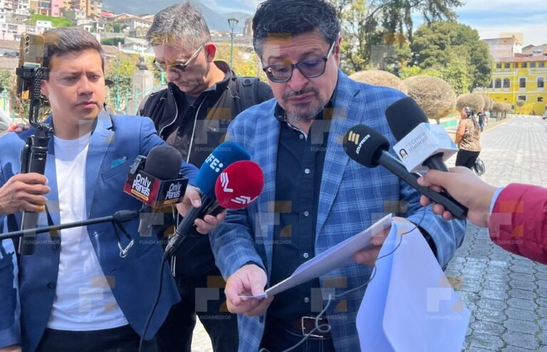 Más de 300 personas exigen la derogatoria formal de lineamientos de las Fuerzas Armadas para la acreditación a la prensa